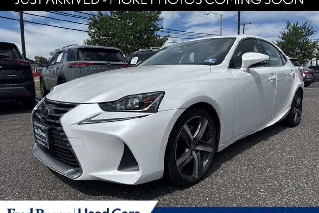 2017 Lexus IS 300 photo 1