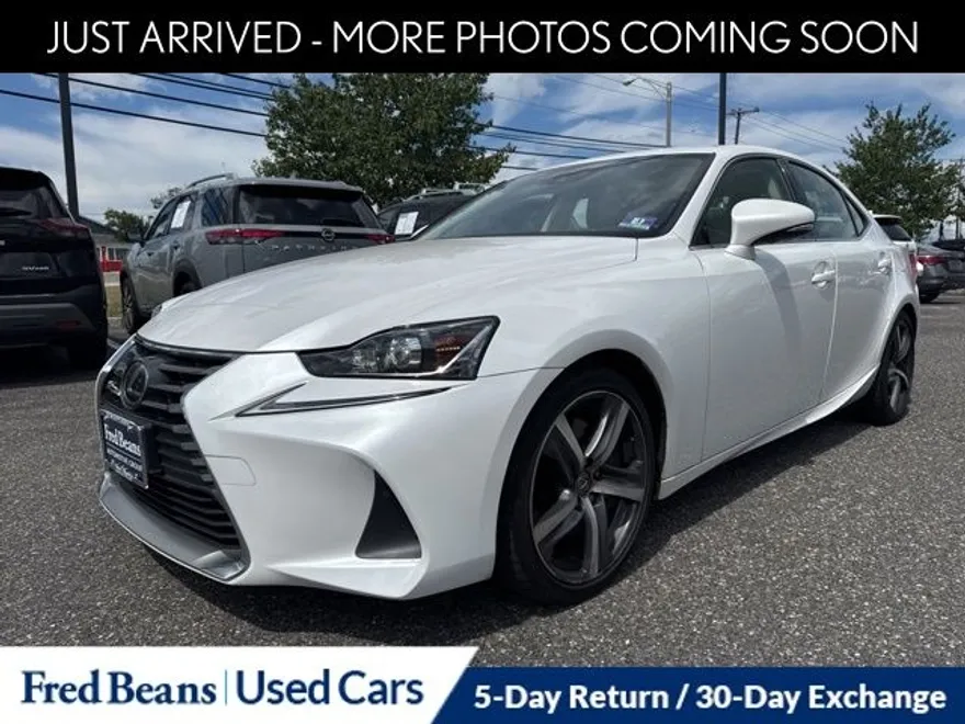 2017 Lexus IS 300 photo 1