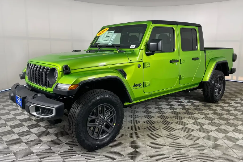 2025 Jeep Gladiator Sport photo 1