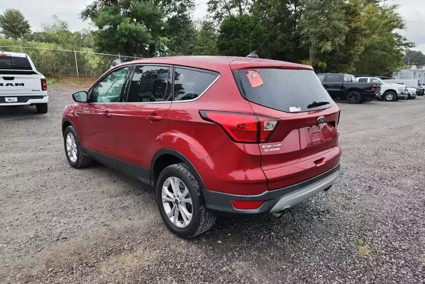 2019 Ford Escape SE photo 1