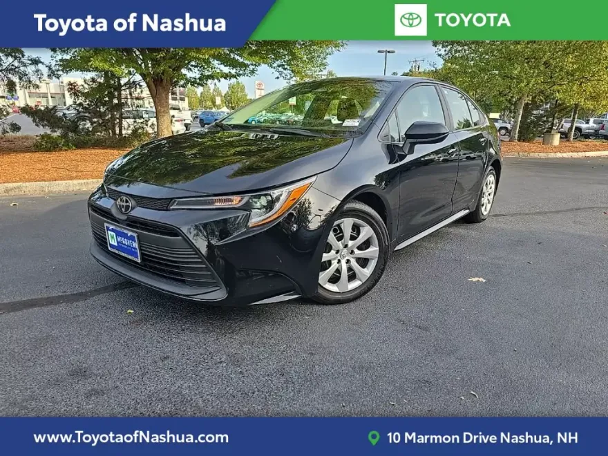 2023 Toyota Corolla LE photo 1