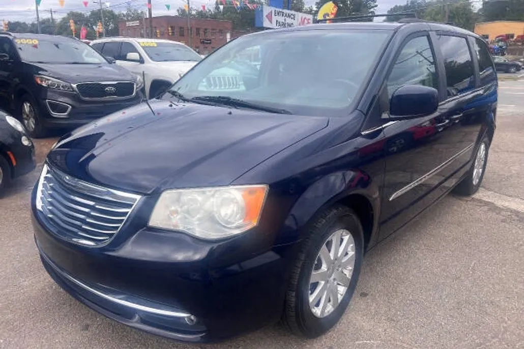 2014 Chrysler Town & Country Touring photo 1