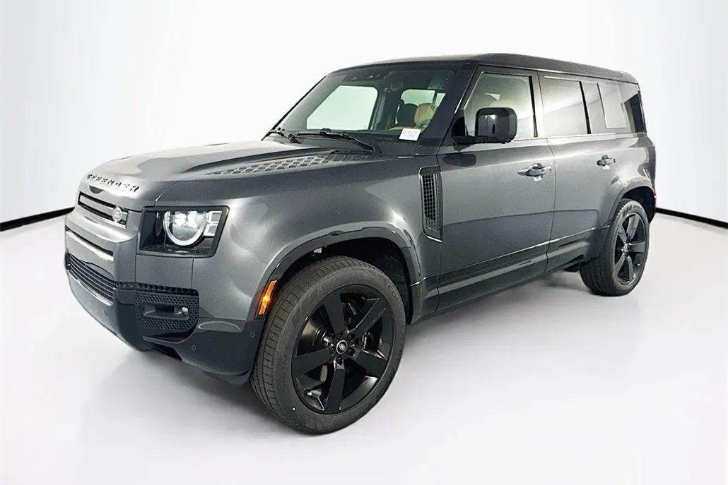 2025 Land Rover Defender 110 V8 photo 1