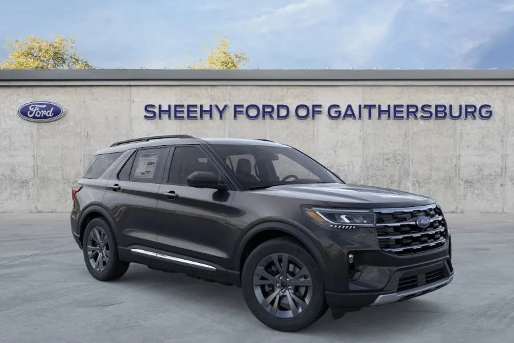 2025 Ford Explorer photo 1