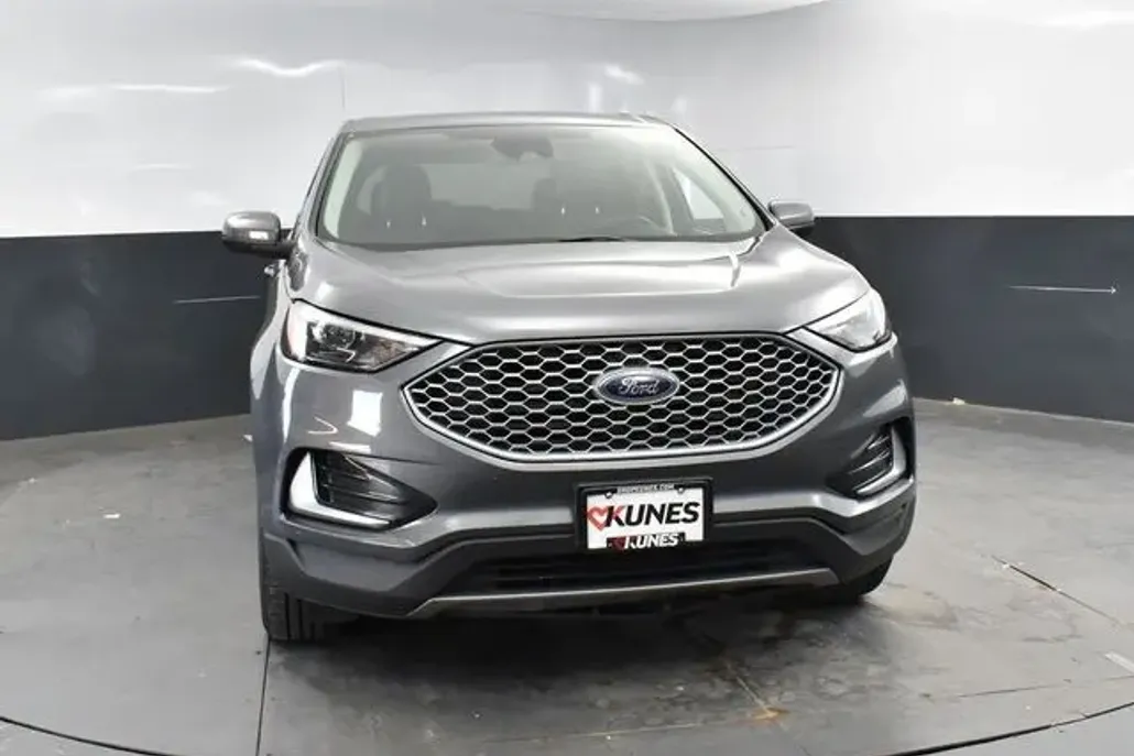 2024 Ford Edge SEL photo 1