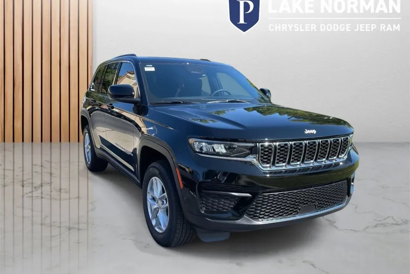 2025 Jeep Grand Cherokee Laredo photo 1