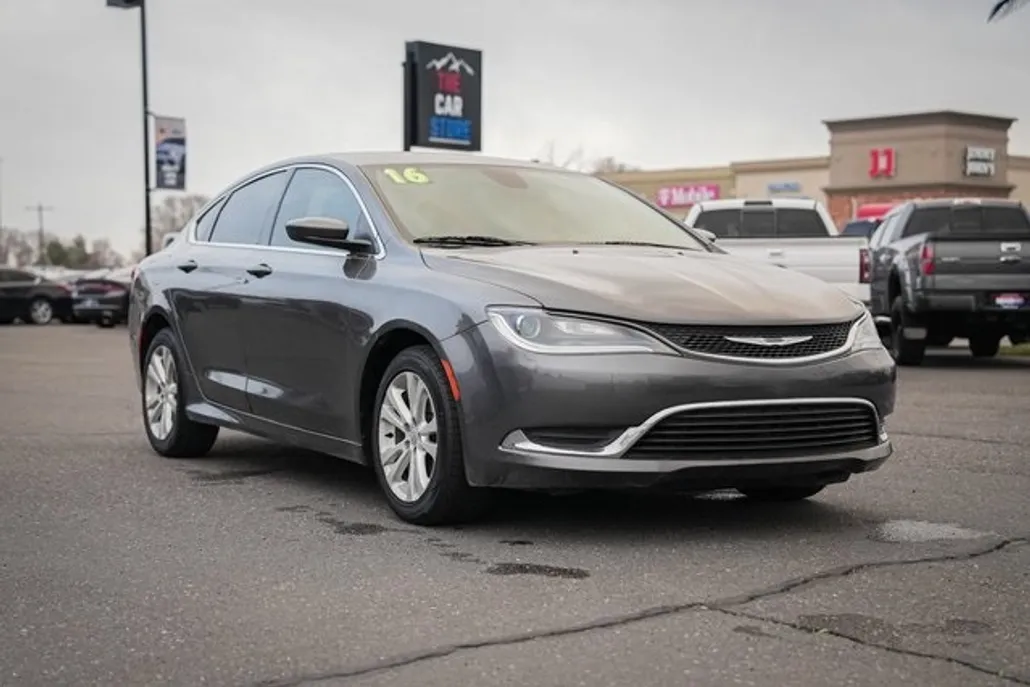 2016 Chrysler 200 Limited photo 1