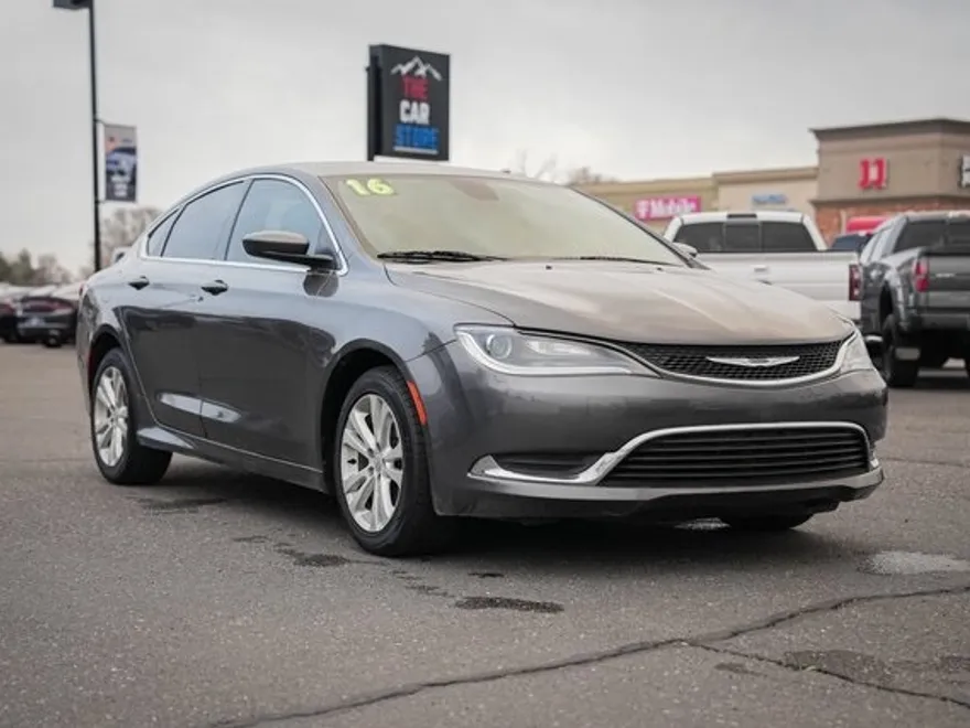 2016 Chrysler 200 Limited photo 1