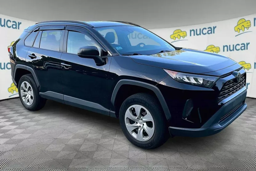 2019 Toyota RAV4 LE photo 1