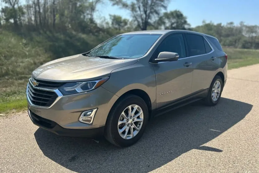2018 Chevrolet Equinox LT photo 1