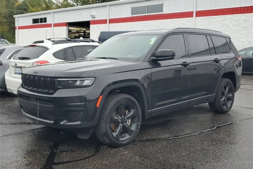 2023 Jeep Grand Cherokee Altitude photo 1