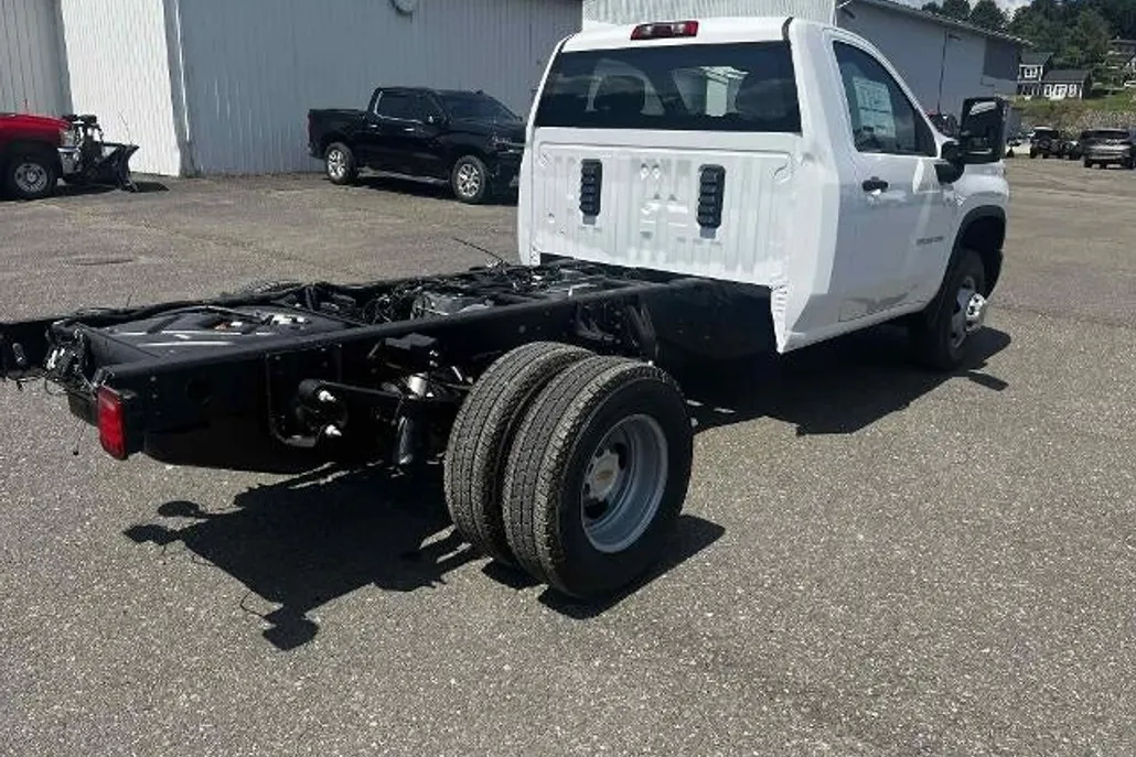 2025 Chevrolet Silverado 3500HD Work Truck photo 1