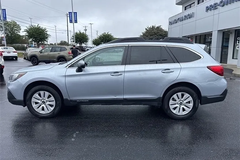 2018 Subaru Outback 2.5i Premium photo 1