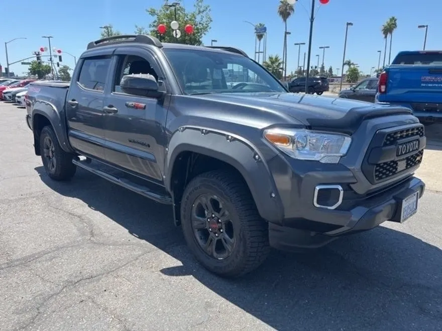 2022 Toyota Tacoma SR V6 photo 1