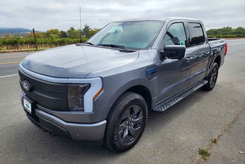 2024 Ford F-150 Lightning photo 1