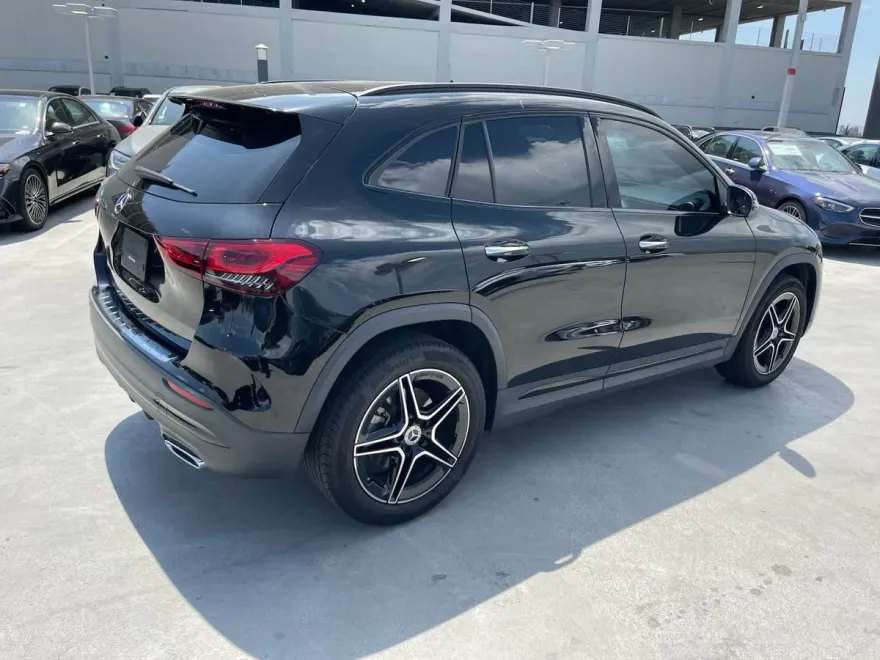 2022 Mercedes Benz GLA 250 photo 1