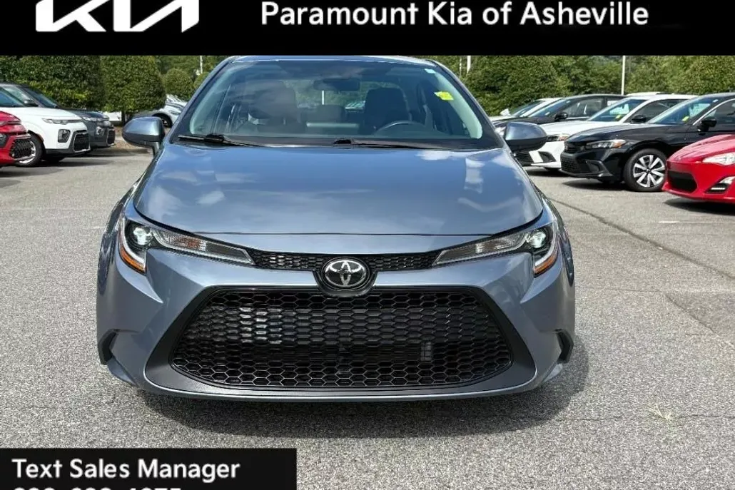 2022 Toyota Corolla LE photo 1