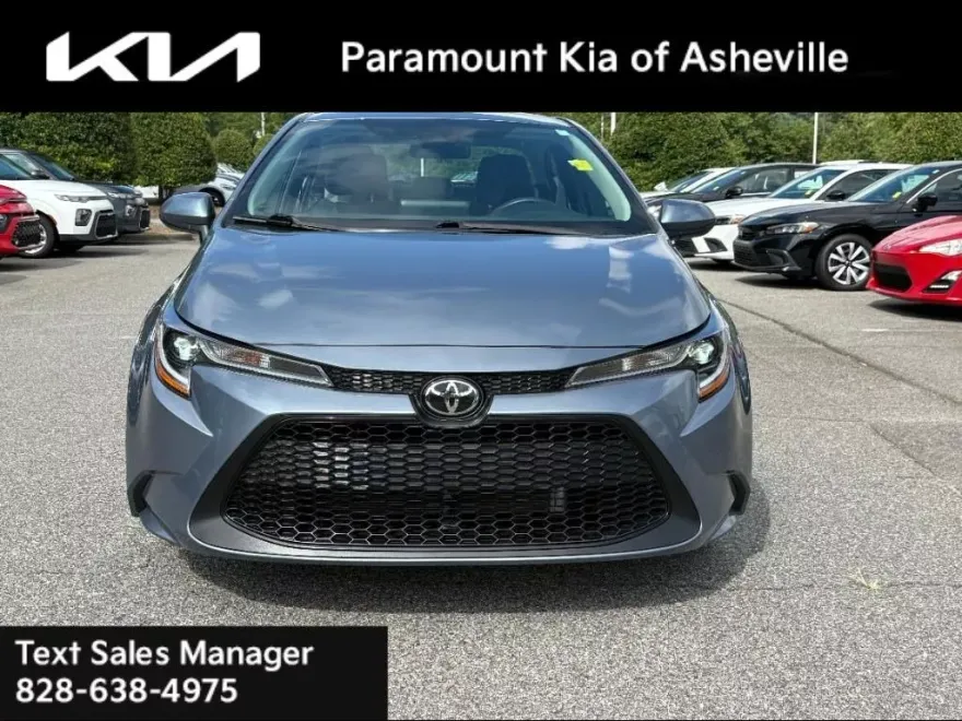 2022 Toyota Corolla LE photo 1