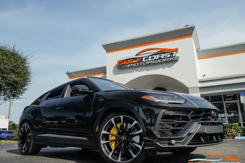 2022 Lamborghini Urus photo 1