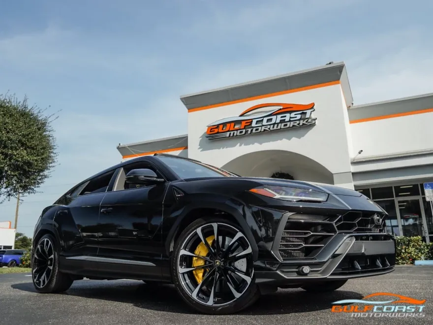 2022 Lamborghini Urus photo 1