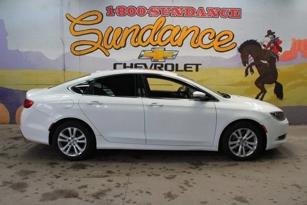 2015 Chrysler 200 C photo 1
