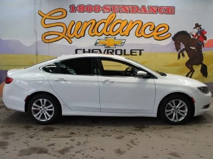 2015 Chrysler 200 C photo 1