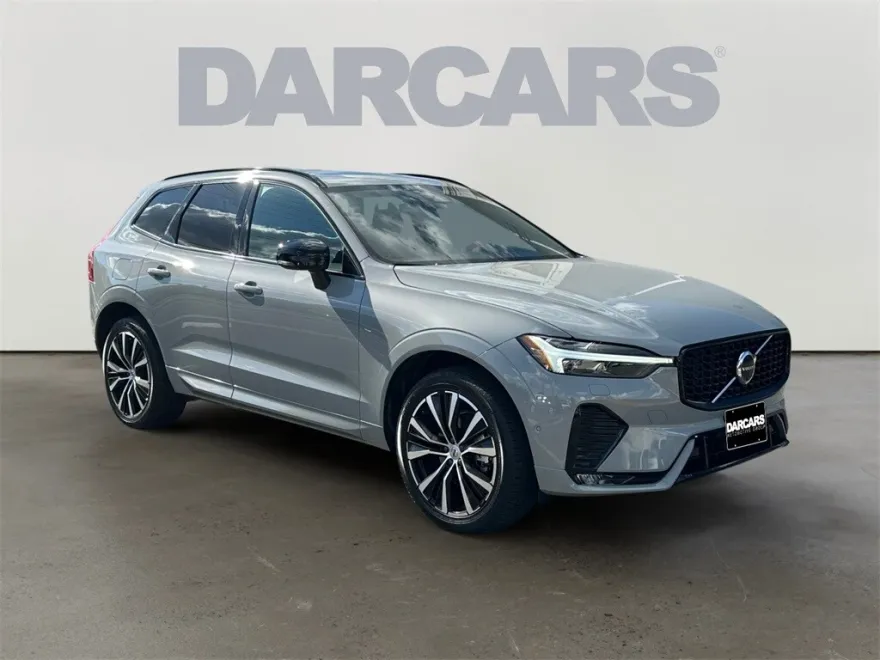 2025 Volvo XC60 B5 Plus photo 1