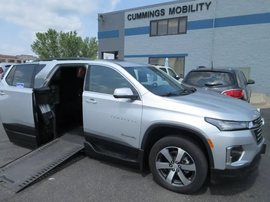 2022 Chevrolet Traverse Leather photo 1
