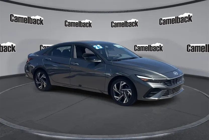 2025 Hyundai Elantra SEL Sport photo 1
