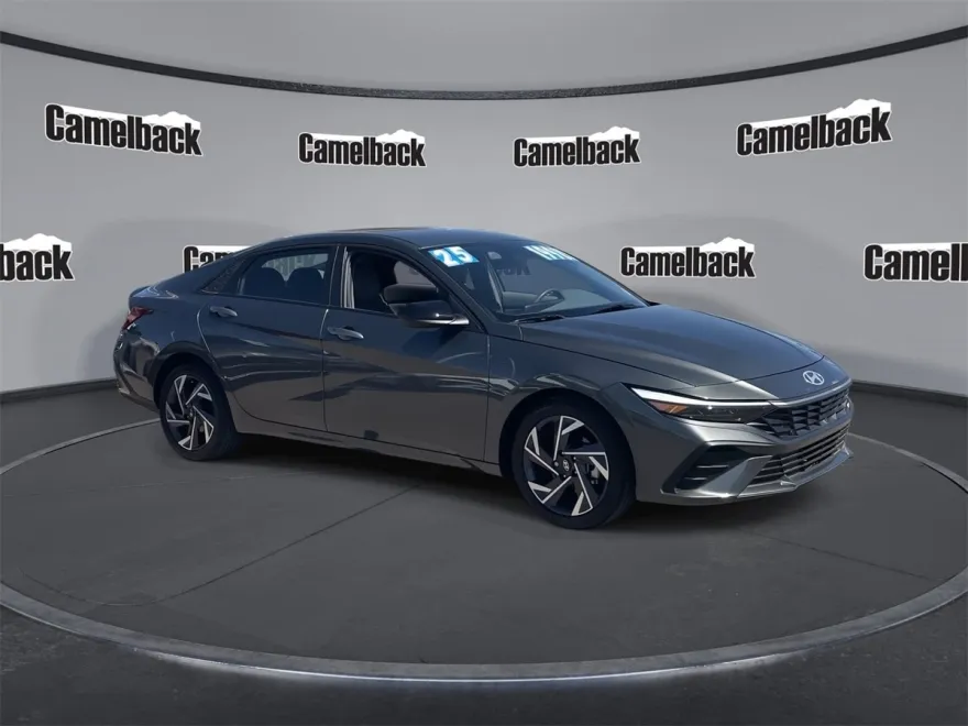 2025 Hyundai Elantra SEL Sport photo 1