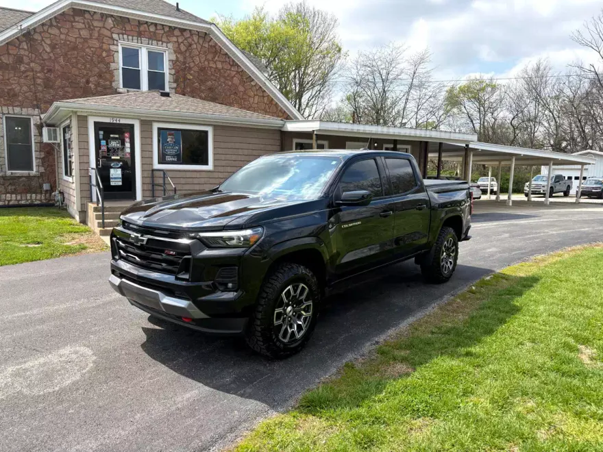2023 Chevrolet Colorado Z71 photo 1