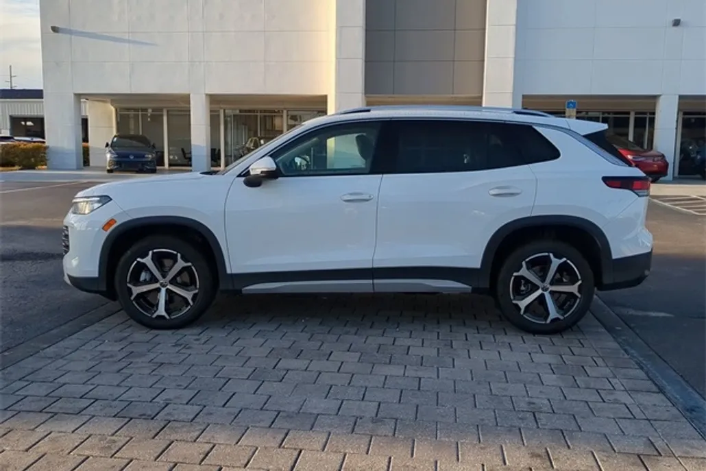 2025 Volkswagen Tiguan SE photo 1