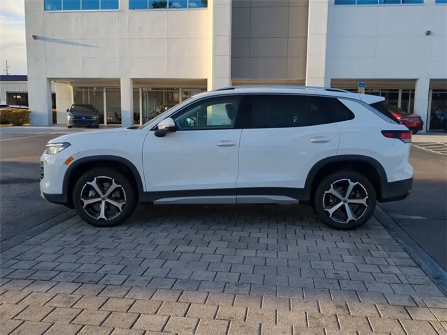2025 Volkswagen Tiguan SE photo 1