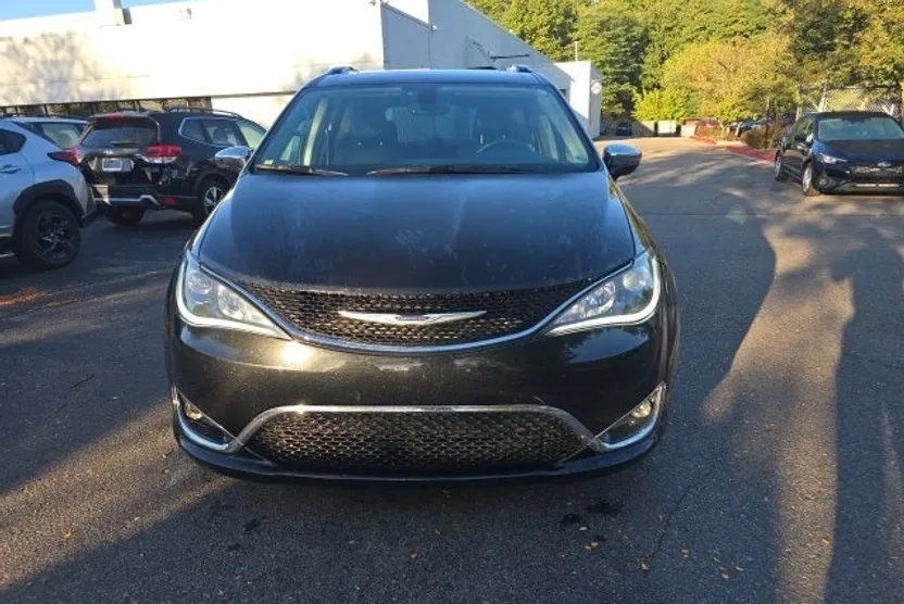 2020 Chrysler Pacifica Limited photo 1