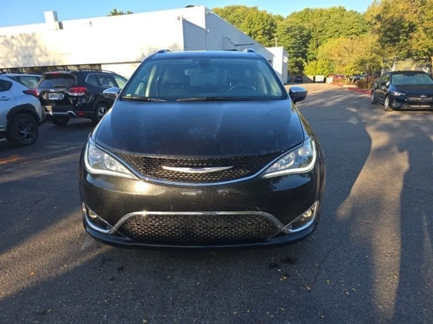 2020 Chrysler Pacifica Limited photo 1