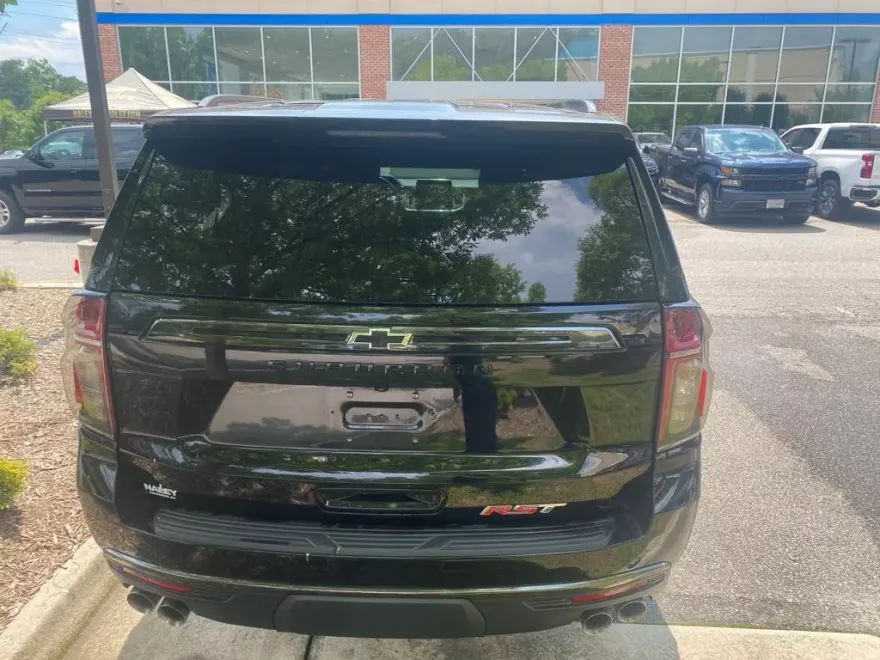 2022 Chevrolet Suburban RST photo 1