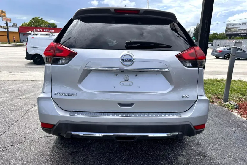 2018 Nissan Rogue S photo 1