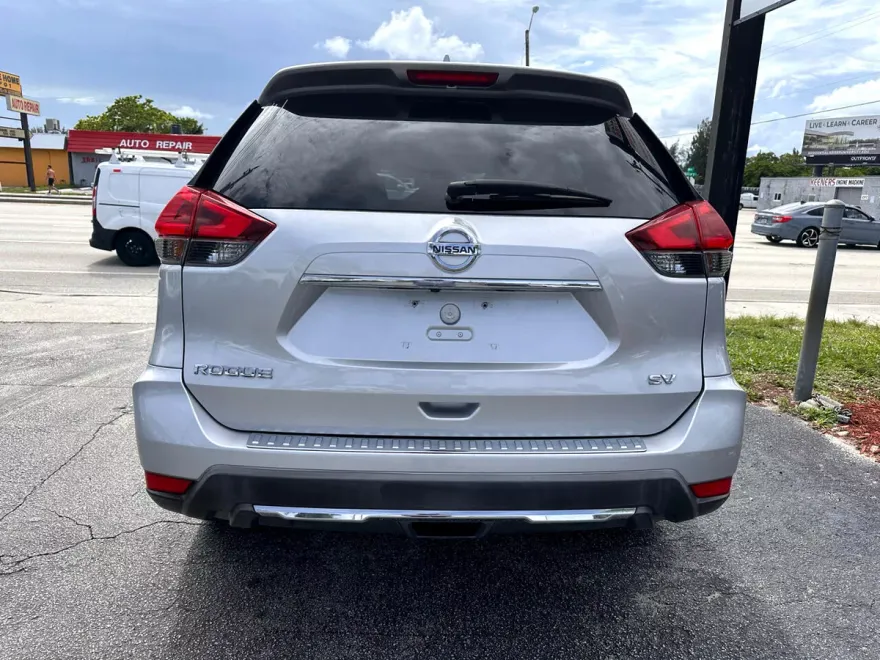 2018 Nissan Rogue S photo 1