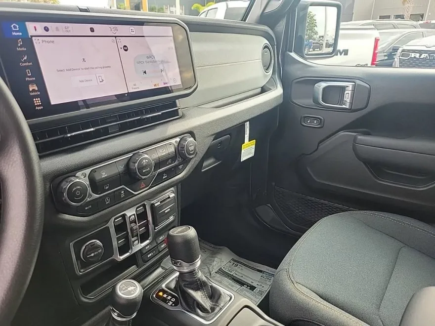2025 Jeep Gladiator photo 15