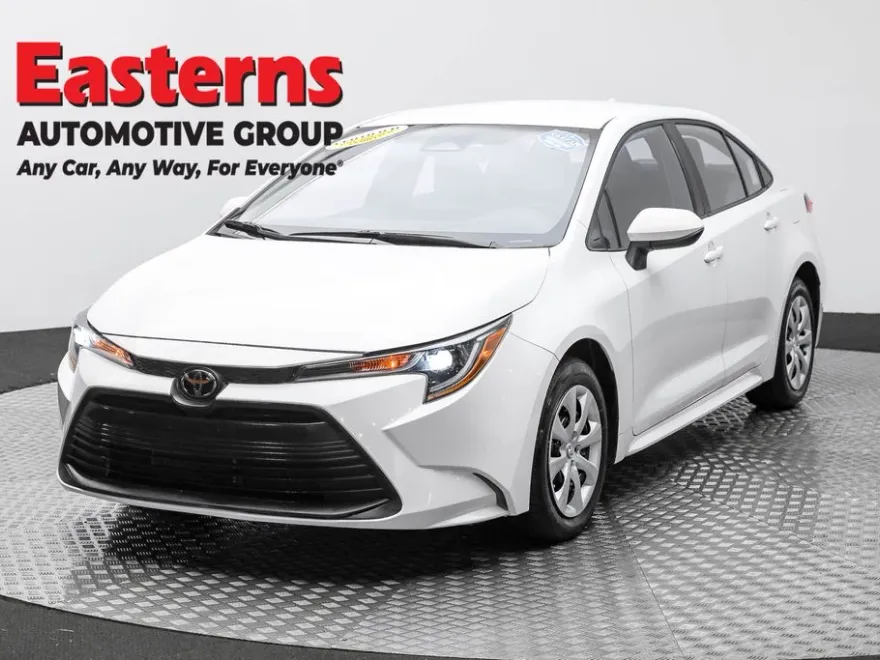 2023 Toyota Corolla LE photo 1