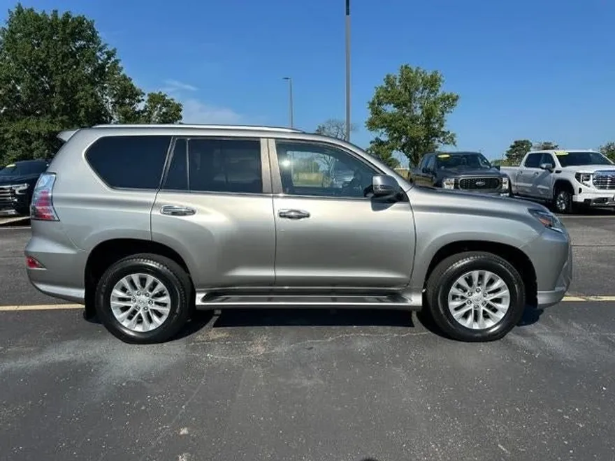 2022 Lexus GX 460 Premium photo 1