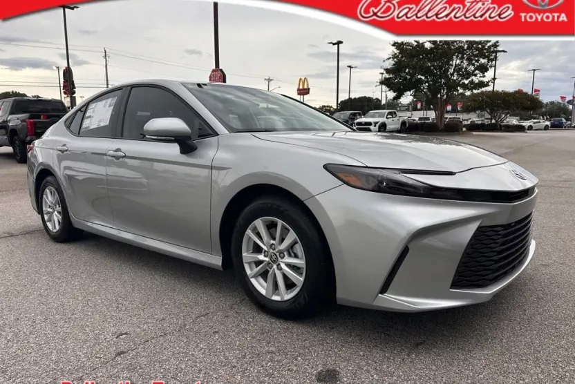 2026 Toyota Camry LE photo 1