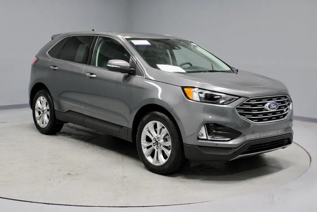 2024 Ford Edge Titanium photo 1