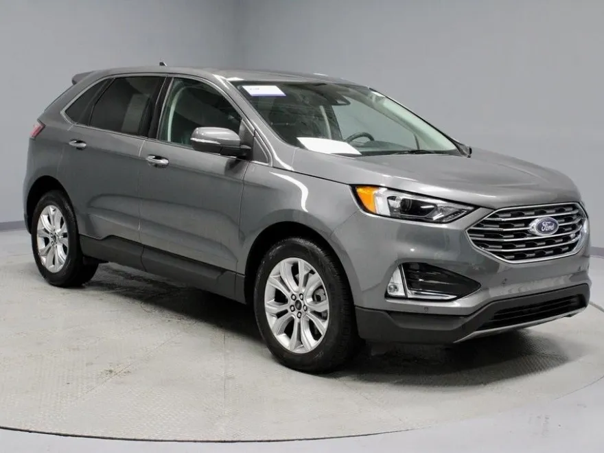2024 Ford Edge Titanium photo 1