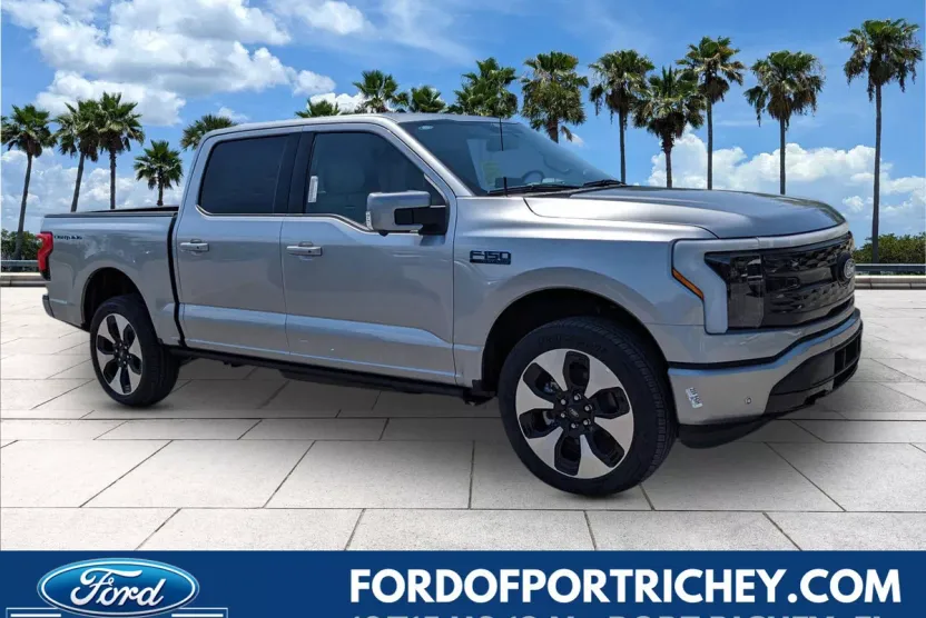 2025 Ford F-150 Lightning Platinum photo 1