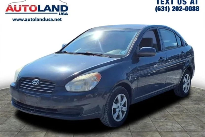 2010 Hyundai Accent GLS photo 1