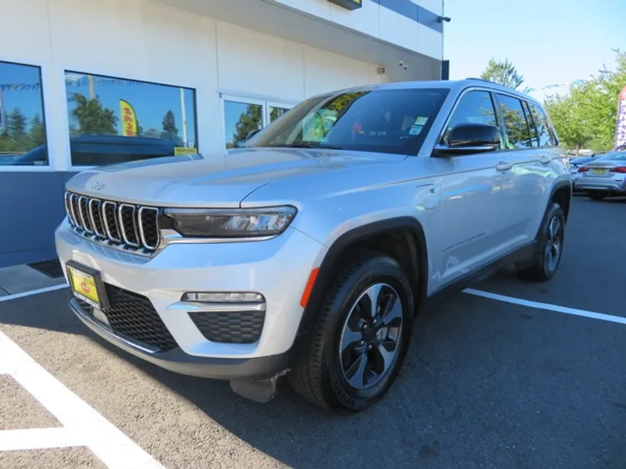 2024 Jeep Cherokee 4xe Sport photo 1