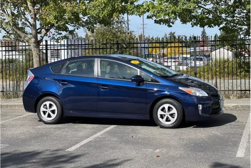 2013 Toyota Prius Two photo 1