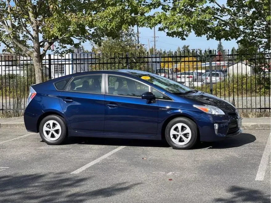 2013 Toyota Prius Two photo 1