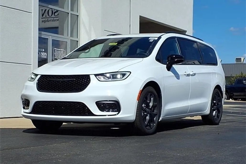 2026 Chrysler Pacifica Limited photo 1
